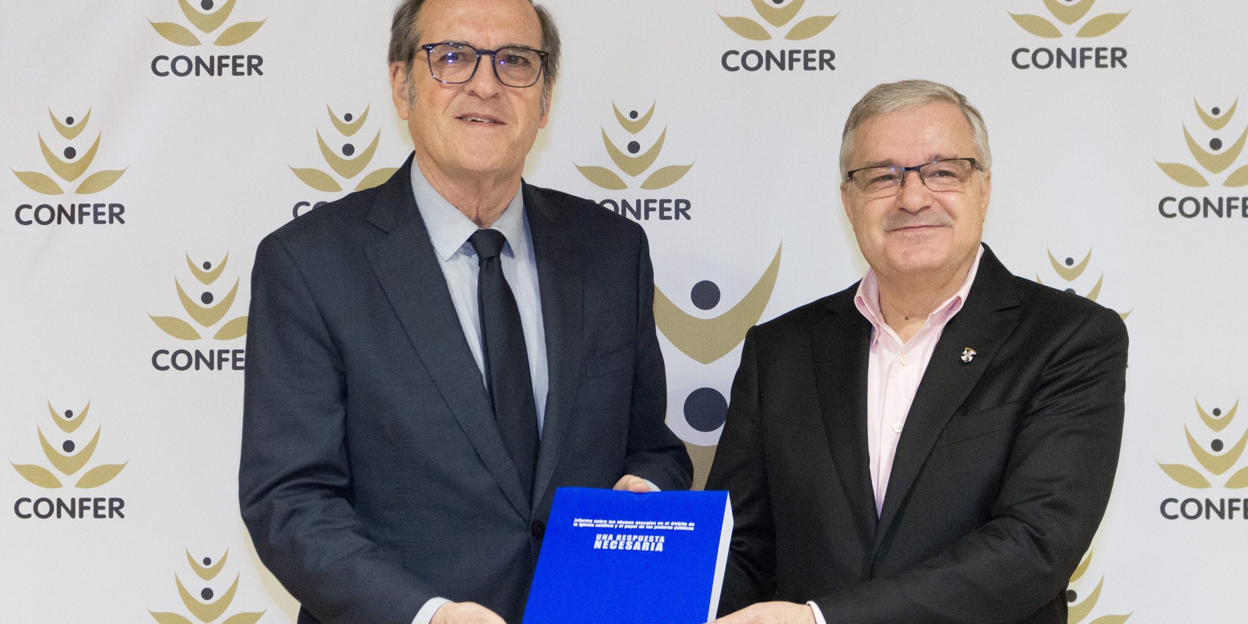 defensor pueblo entrega al presidente de confer
