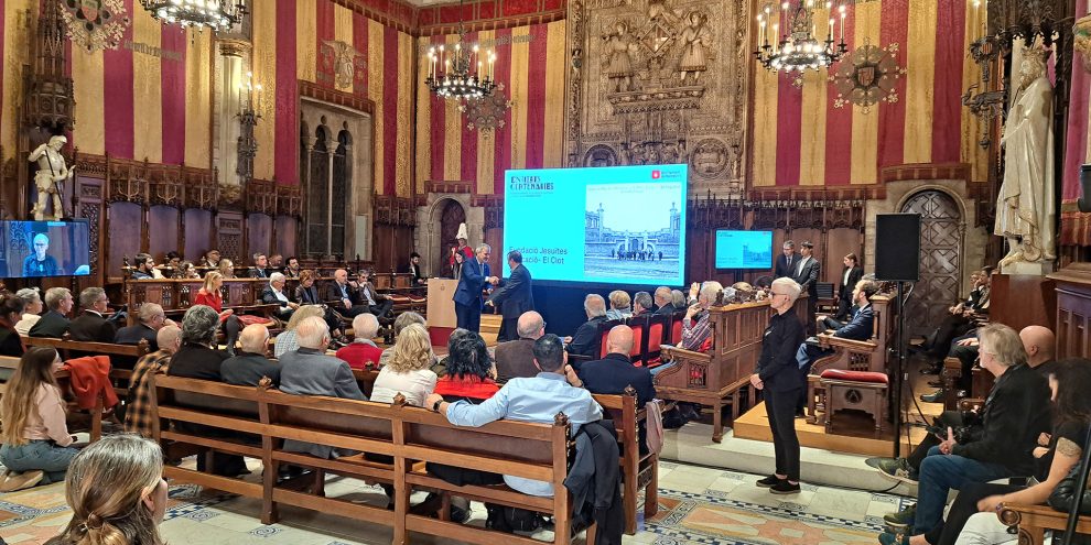 Jesuïtes El Clot rep la distinció d’entitat centenària de l’Ajuntament de Barcelona