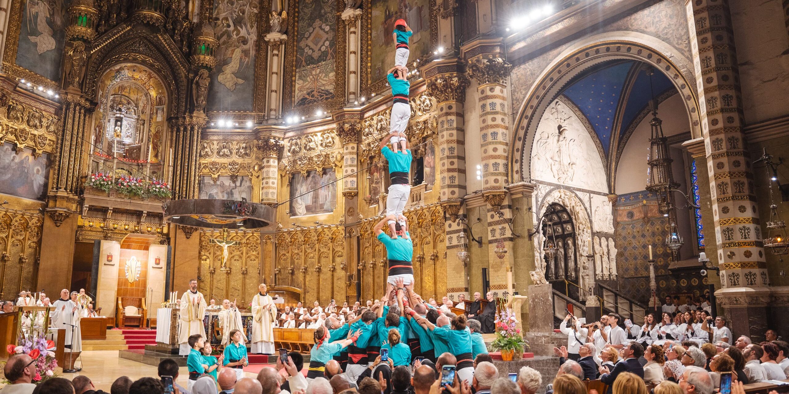 La litúrgia i la cultura popular marquen el segon dia dels actes d’inauguració del Mil·lenari de Montserrat