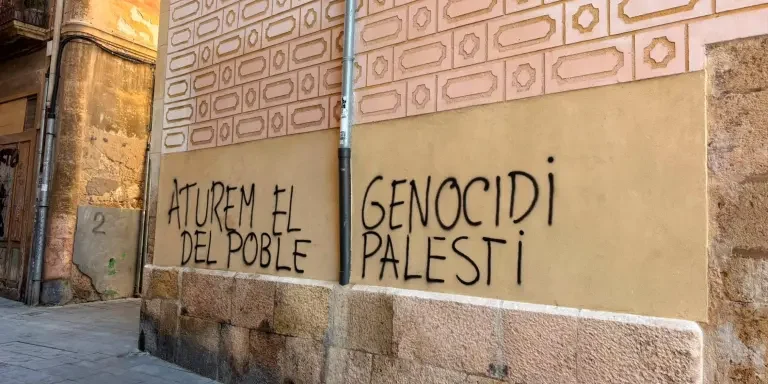 Grafitean todas las iglesias y edificios religiosos de la Part Alta de Tarragona