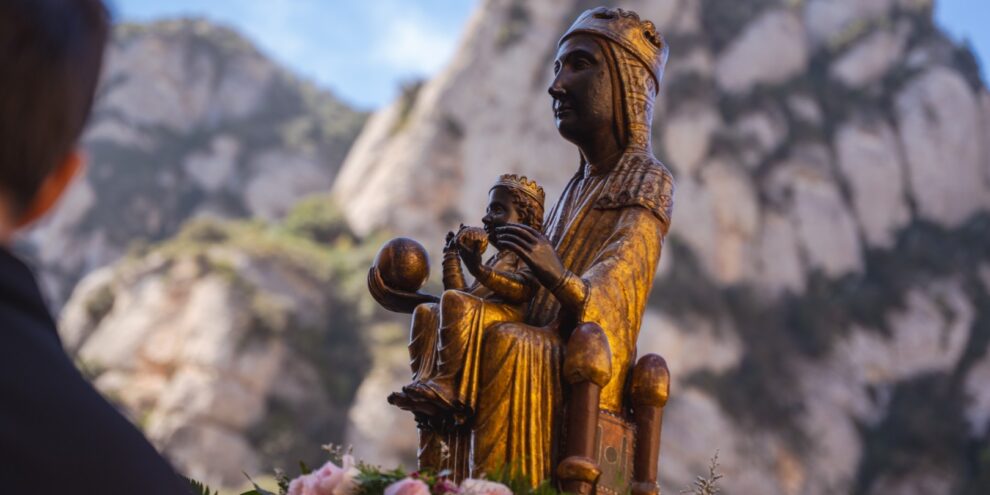 Milers de fidels fan gala de la devoció a la Mare de Déu de Montserrat en una solemnitat històrica