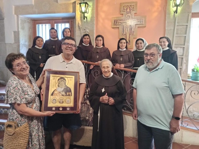 La icona de la Reina de la Família Franciscana peregrina per Balaguer