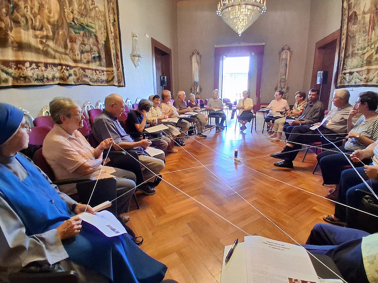Els superiors de les comunitats de vida activa celebren la primera trobada del curs