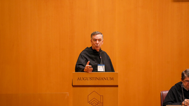 Joseph Farrell succeeix al P. Moral com a Prior General dels agustins