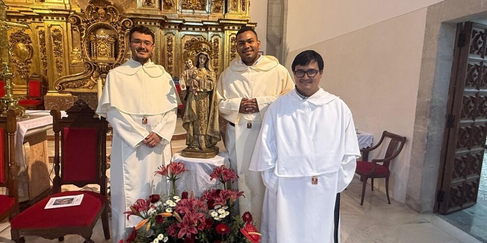 Toma de hábito e inicio de noviciado de fr. Moisés Brantd, fr. Julio Mazuera y fr. Cody Evaristo