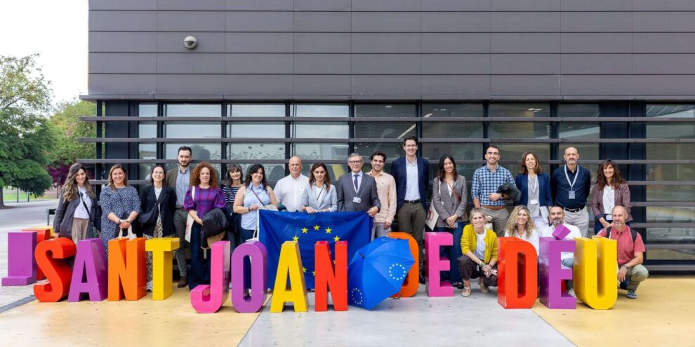 Una delegació de la Unió Europea visita l’Institut de Recerca Sant Joan de Déu per conèixer els projectes impulsats amb fons europeus
