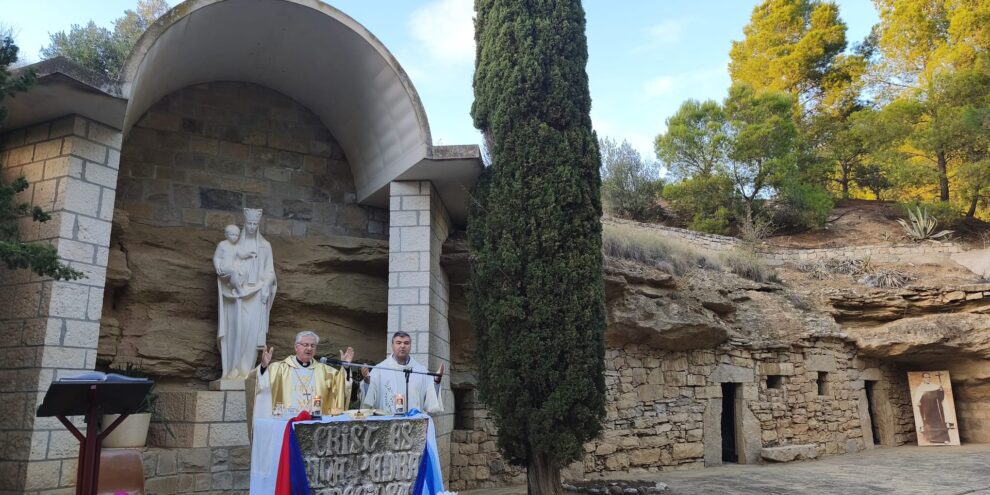 Aitona celebra la festivitat del Pare Palau amb els bisbes Joan Enric Vives i Daniel Palau