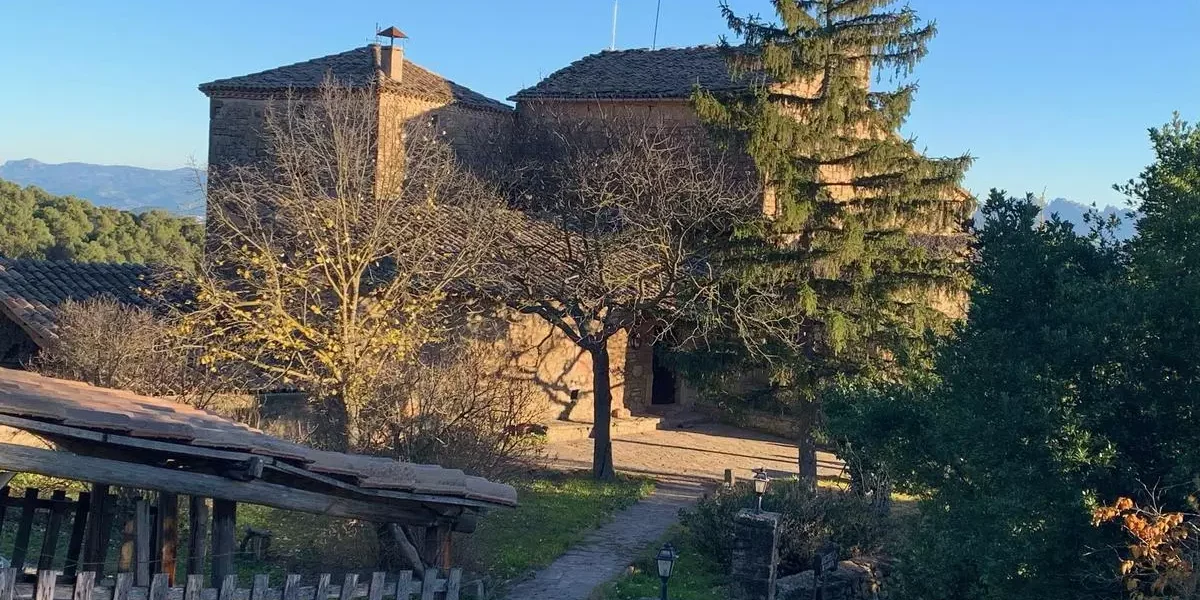 Els jesuïtes inicien un nou projecte en una masia que era del doctor Redondo