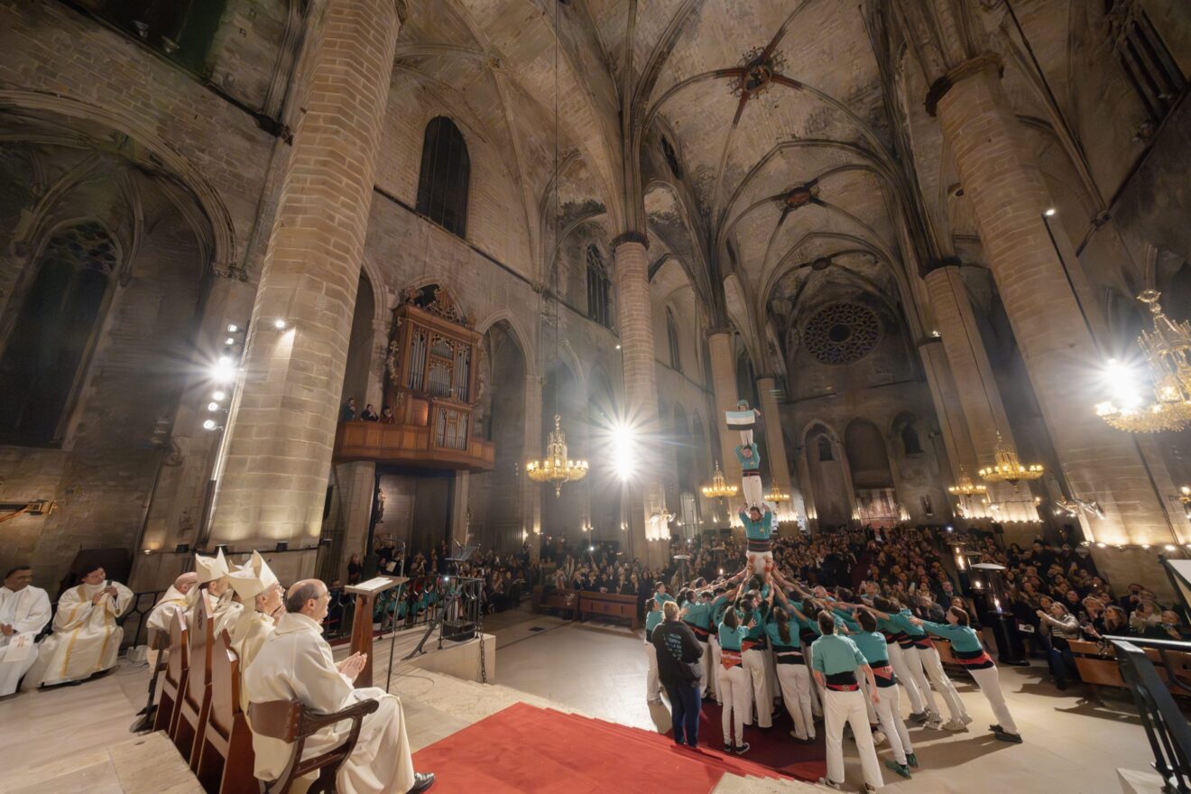 La família teresiana celebra a Santa Maria del Mar els 150 anys de la Companyia de Santa Teresa de Jesús