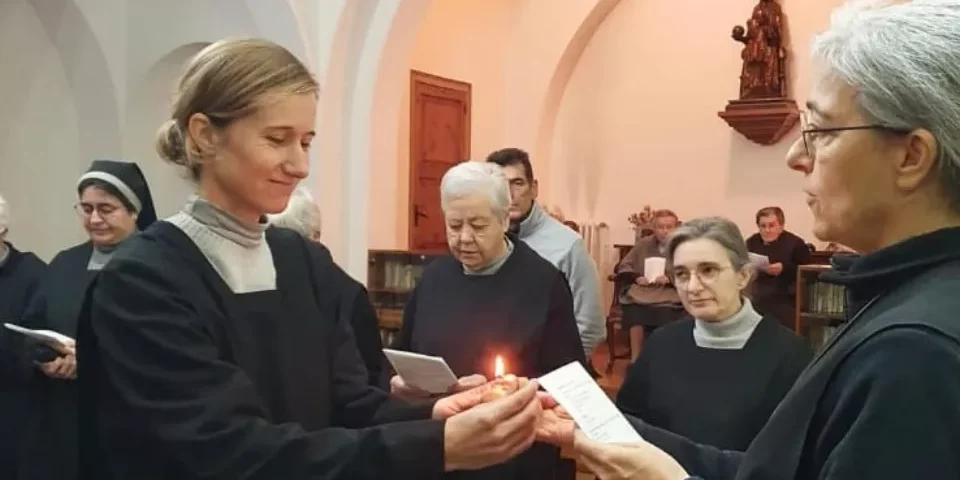 Sant Benet de Montserrat acull la cerimònia de vestició d’una nova novícia