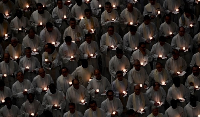 El Papa: Els consagrats són font de pau. Molts romanen on retrunyeixen les armes