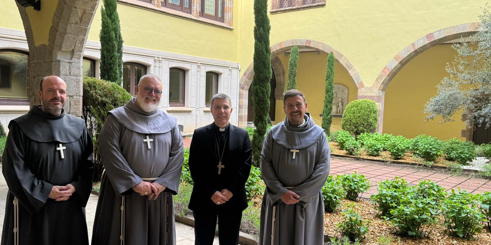 El Superior General de los Hermanos Franciscanos de Cruz Blanca visita al Obispo de Urgell