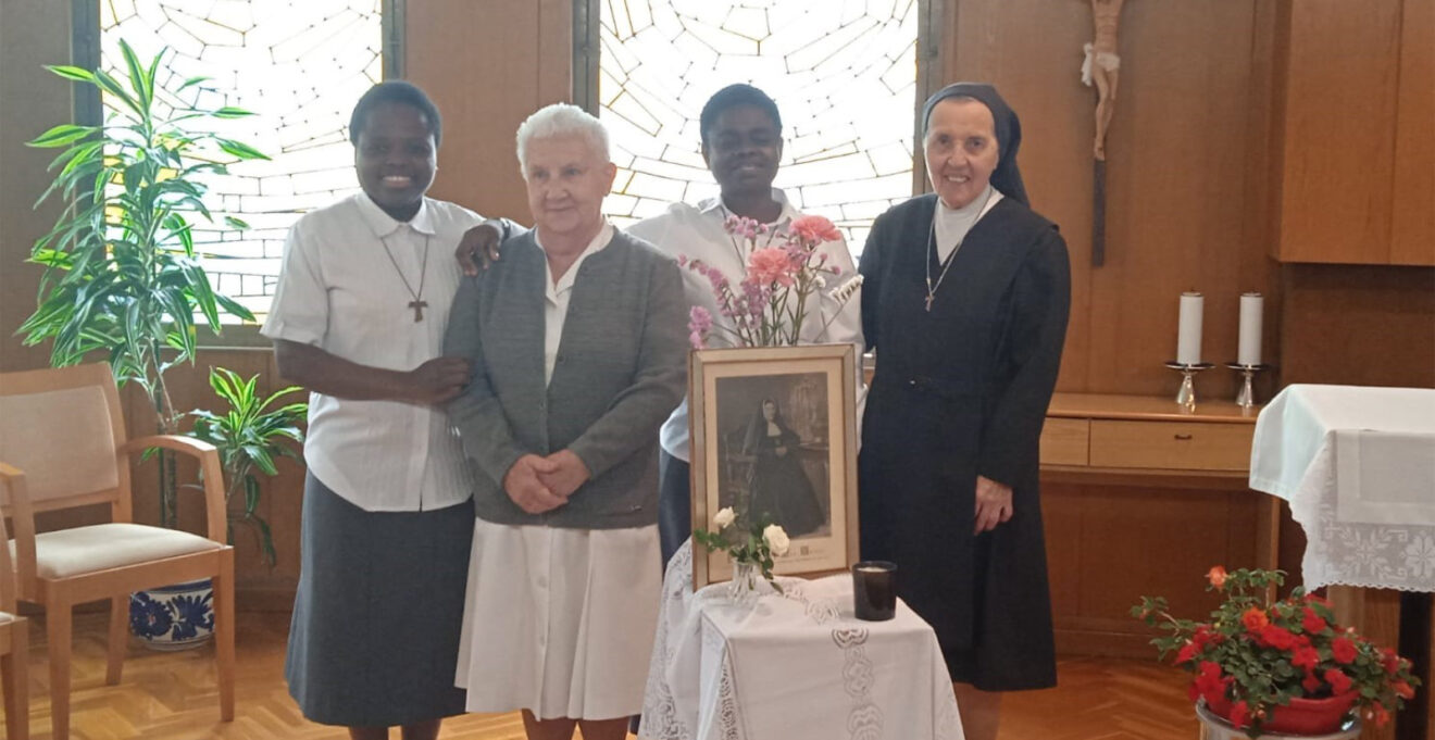 Inici del Noviciat amb les Franciscanes Missioneres
