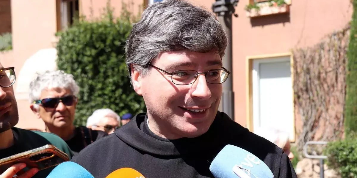 El prior Bernat Juliol en una atenció als mitjans Nico Tomás