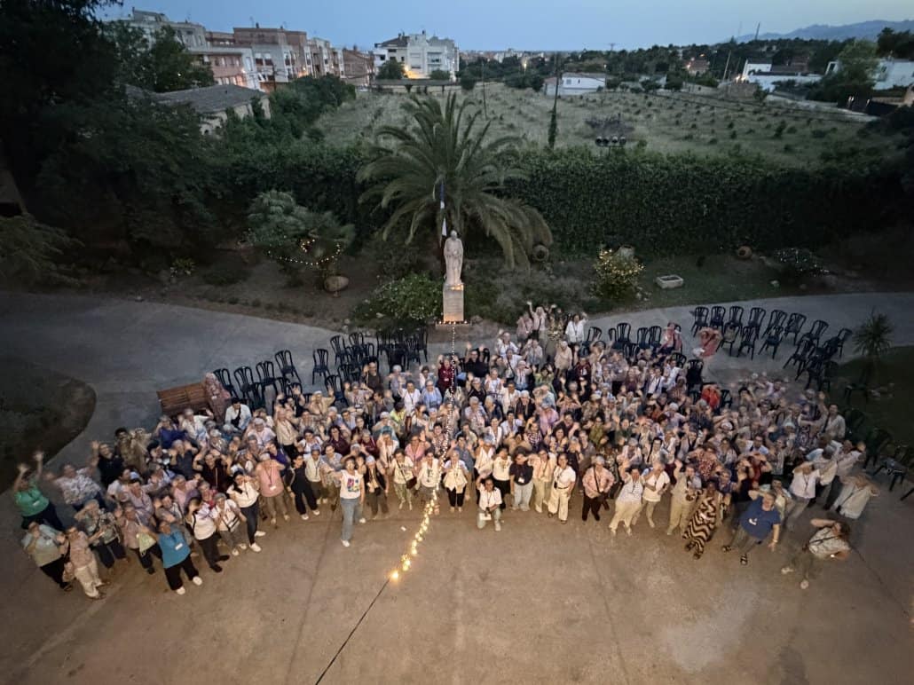 Pelegrins de 21 països visiten Tortosa, Montserrat i Tarragona en el 150è aniversari de les Teresianes