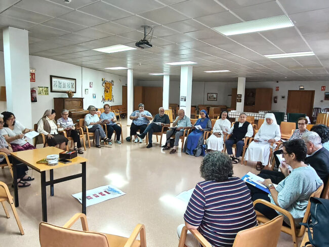 Los responsables de las comunidades religiosas de la archidiócesis celebran la reunión de inicio de curso