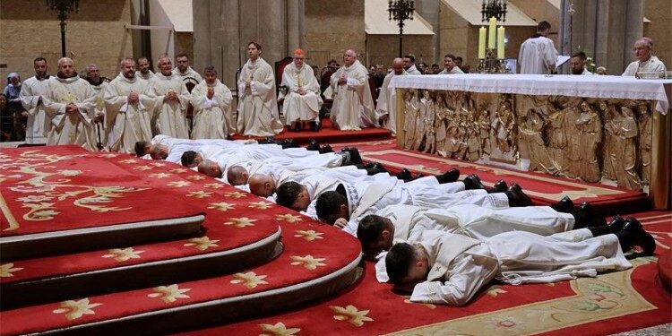 Informe Fides 2026 aumenta el número de bautizados y sacerdotes